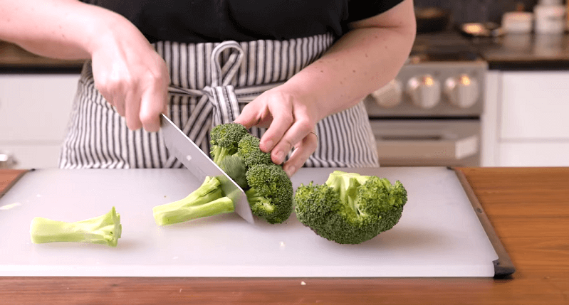 Healthy Broccoli Salad with Greek Yogurt Dressing