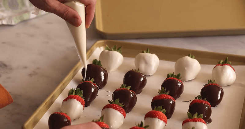 How to Make Chocolate Covered Strawberries
