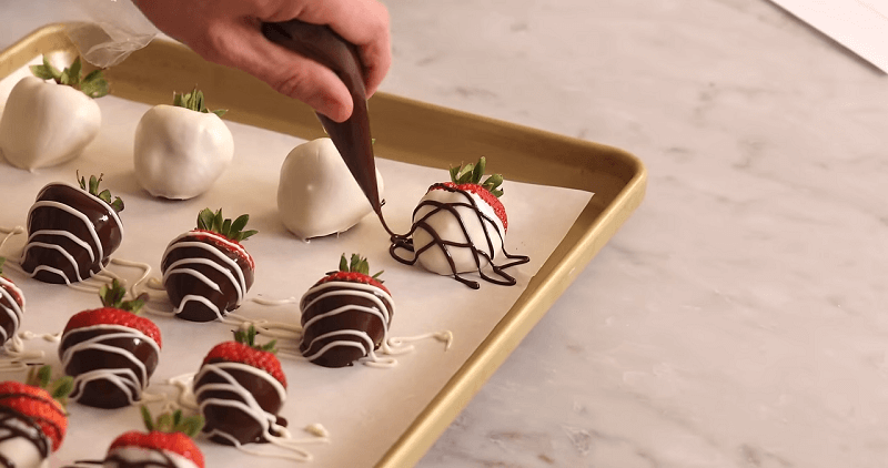 Valentine’s Day Chocolate Covered Strawberries Recipe