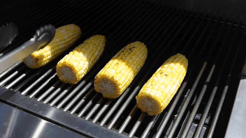 Grilled Mexican Corn on the Cob (Elote)