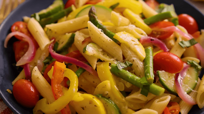 Healthy pasta primavera with vegetables
