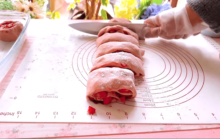 Strawberry Cream Cheese Cinnamon Rolls