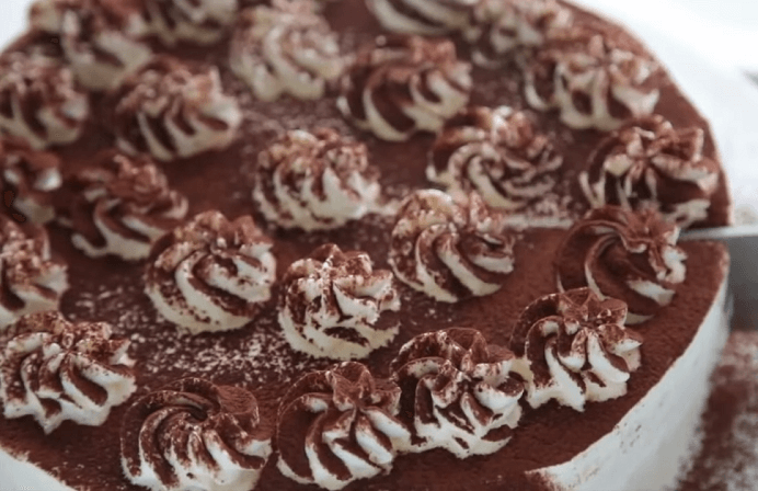 Mother’s Day cake decorating ideas