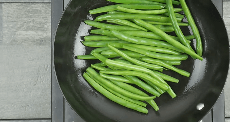 Garlic Butter Green Beans with Mushrooms