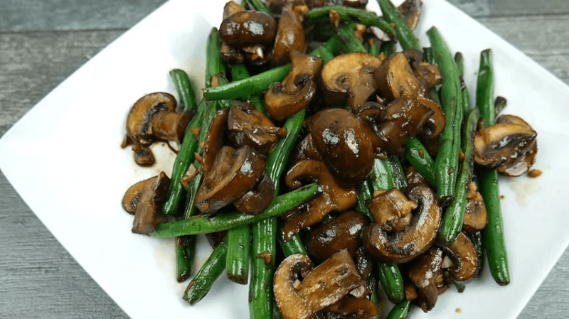 Skillet Green Beans with Mushrooms and Garlic