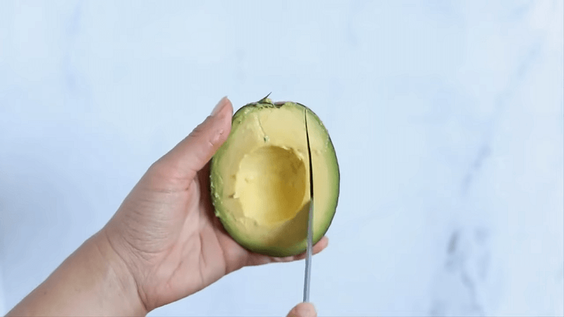 Healthy Summer Salad with Avocado and Berries